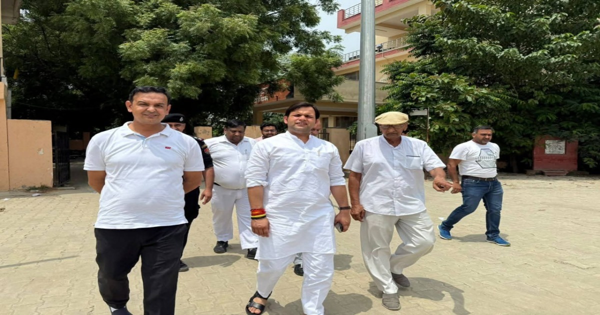Sports Minister Gaurav Gautam conducted a surprise inspection at Chhatrapati Shivaji Stadium in Panipat.